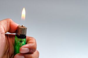 Cara Melubangi Botol Kaca dengan Api